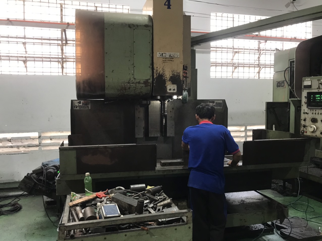 CNC milling machine (2)